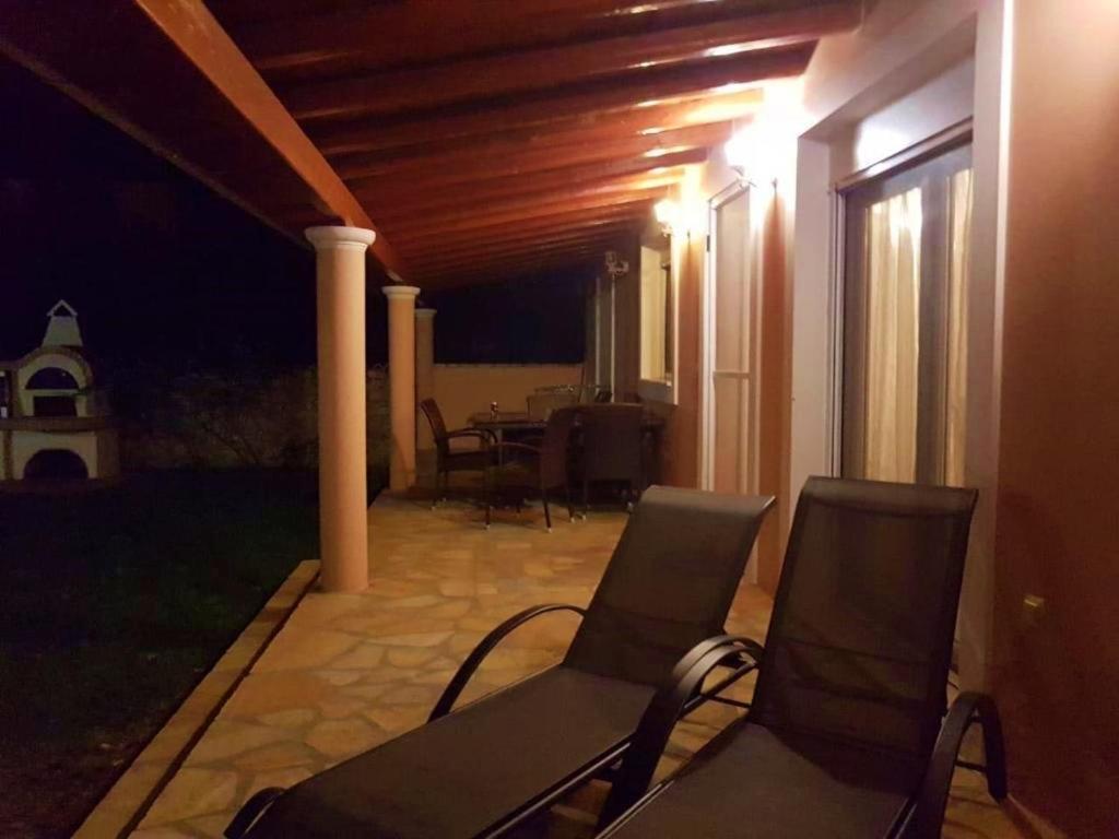 Villa Spiti Ute Makrades Bagian luar foto