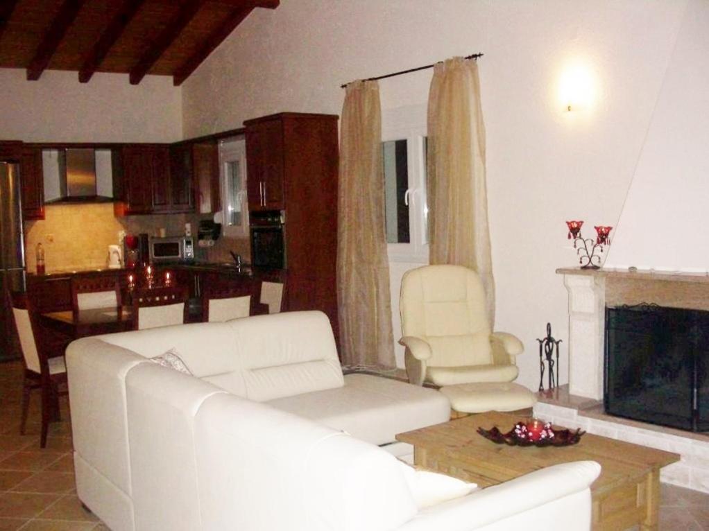 Villa Spiti Ute Makrades Bagian luar foto